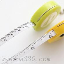 得力8213皮卷尺 糖果色鑰匙扣卷尺 1.5米量衣尺軟尺小皮尺 拉尺伸縮尺子 混色