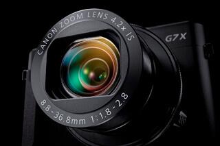F1.8-2.8大光圈，24mm廣角+4.2倍光學(xué)變焦鏡頭，5cm微距